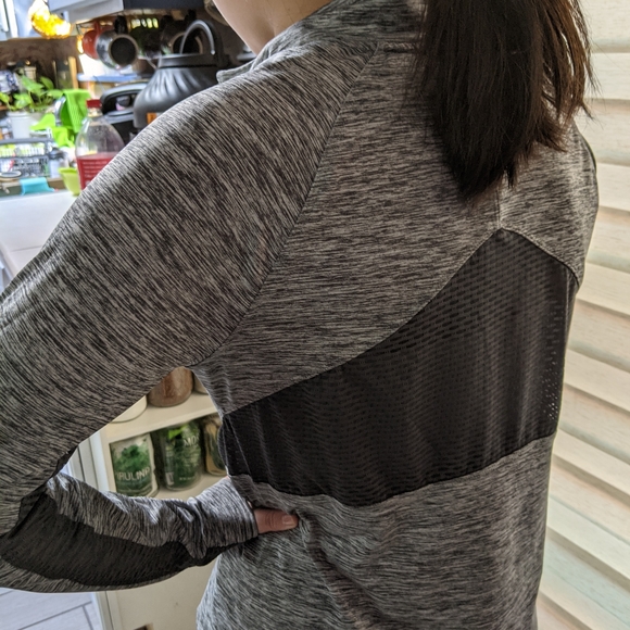 Mta Sport Girls workout pullover Size Small - Picture 3 of 4